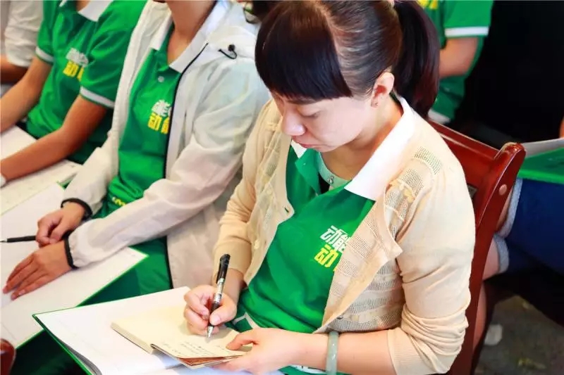 父母成長(zhǎng)助力子女卓越——云南建水《歐爸·教育與演講之道》隆重開課！